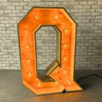 Ludic partyrentals - LichtLetters Q hout huren